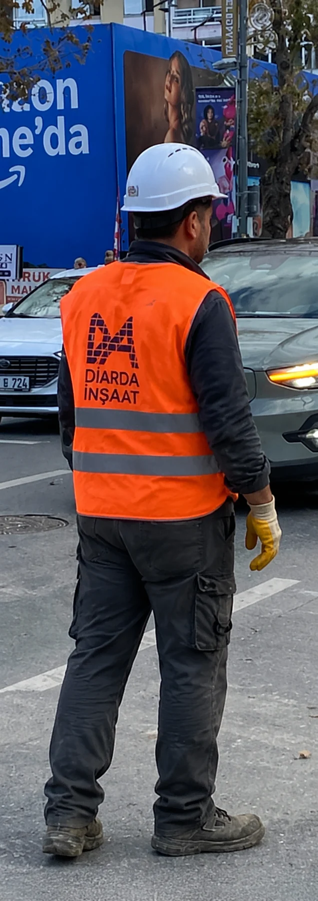 Sahada, ekip ve uygulama